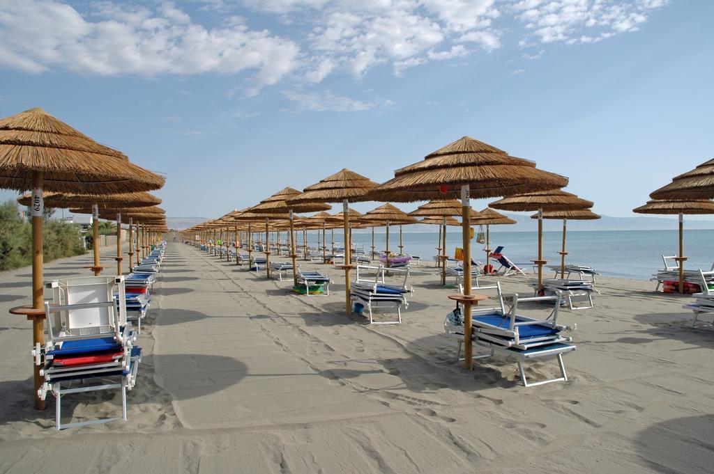 African Beach Hotel-Residence Манфредония Екстериор снимка