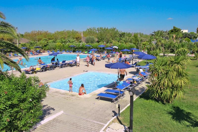 African Beach Hotel-Residence Манфредония Екстериор снимка