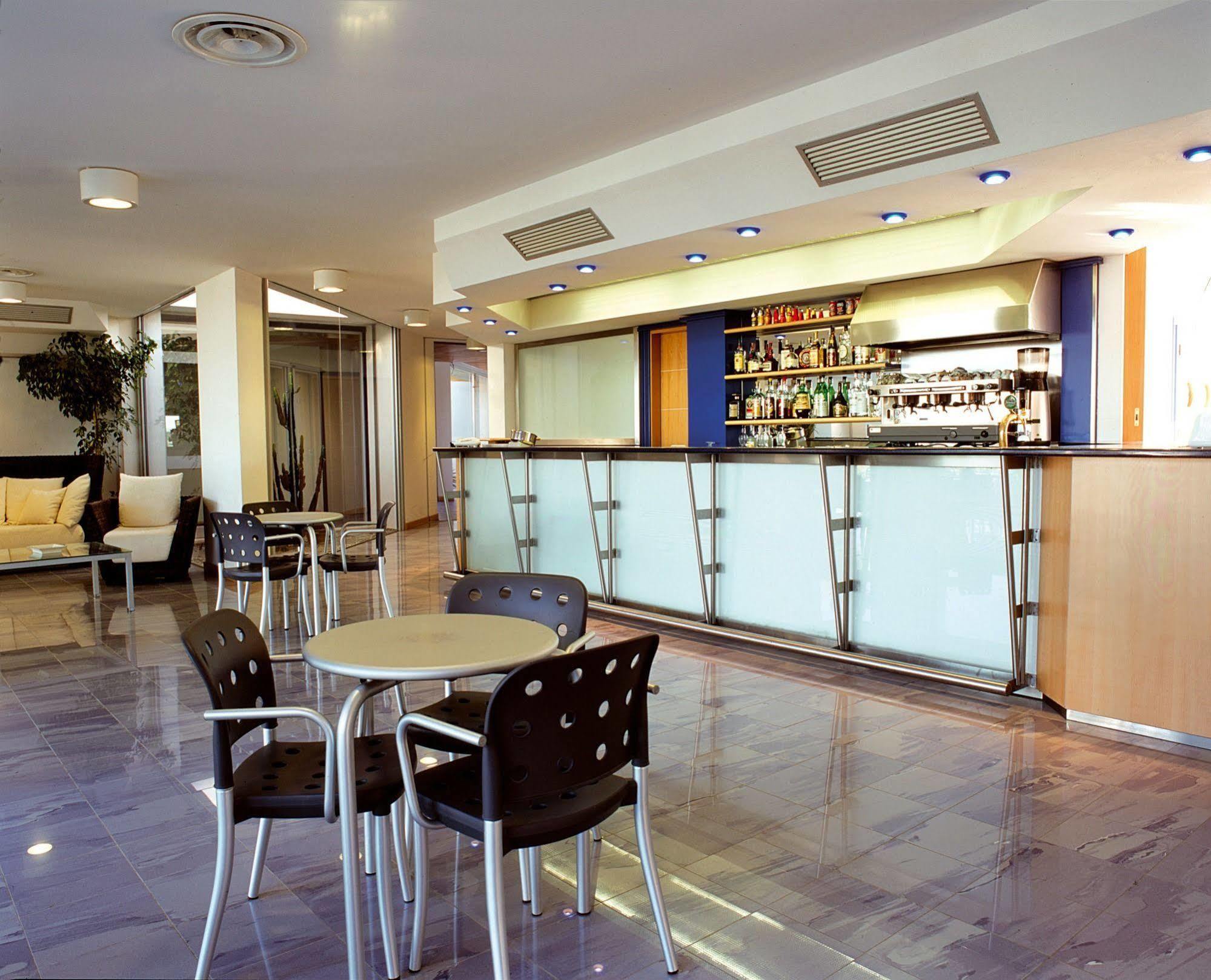 African Beach Hotel-Residence Манфредония Екстериор снимка