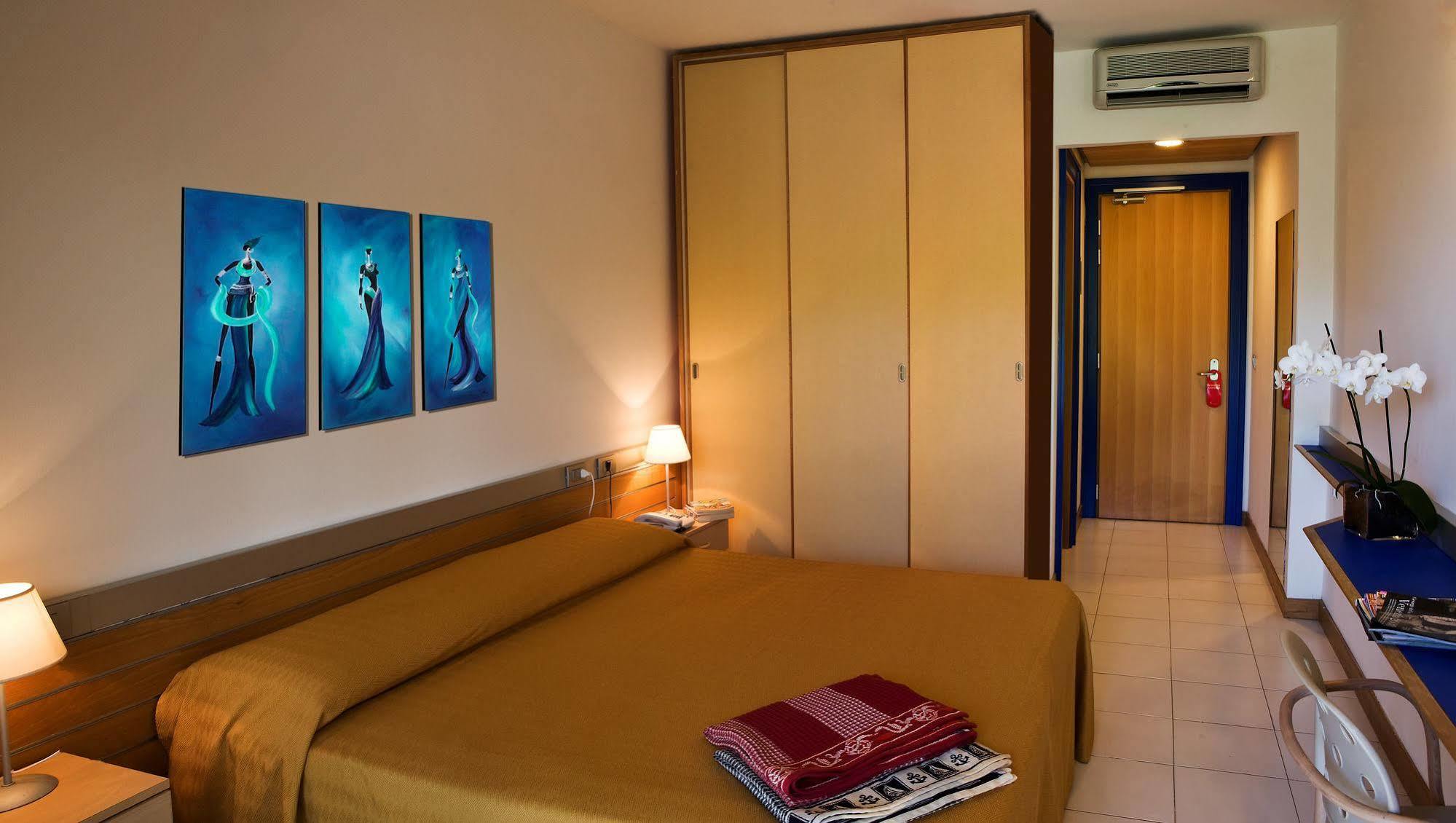 African Beach Hotel-Residence Манфредония Екстериор снимка