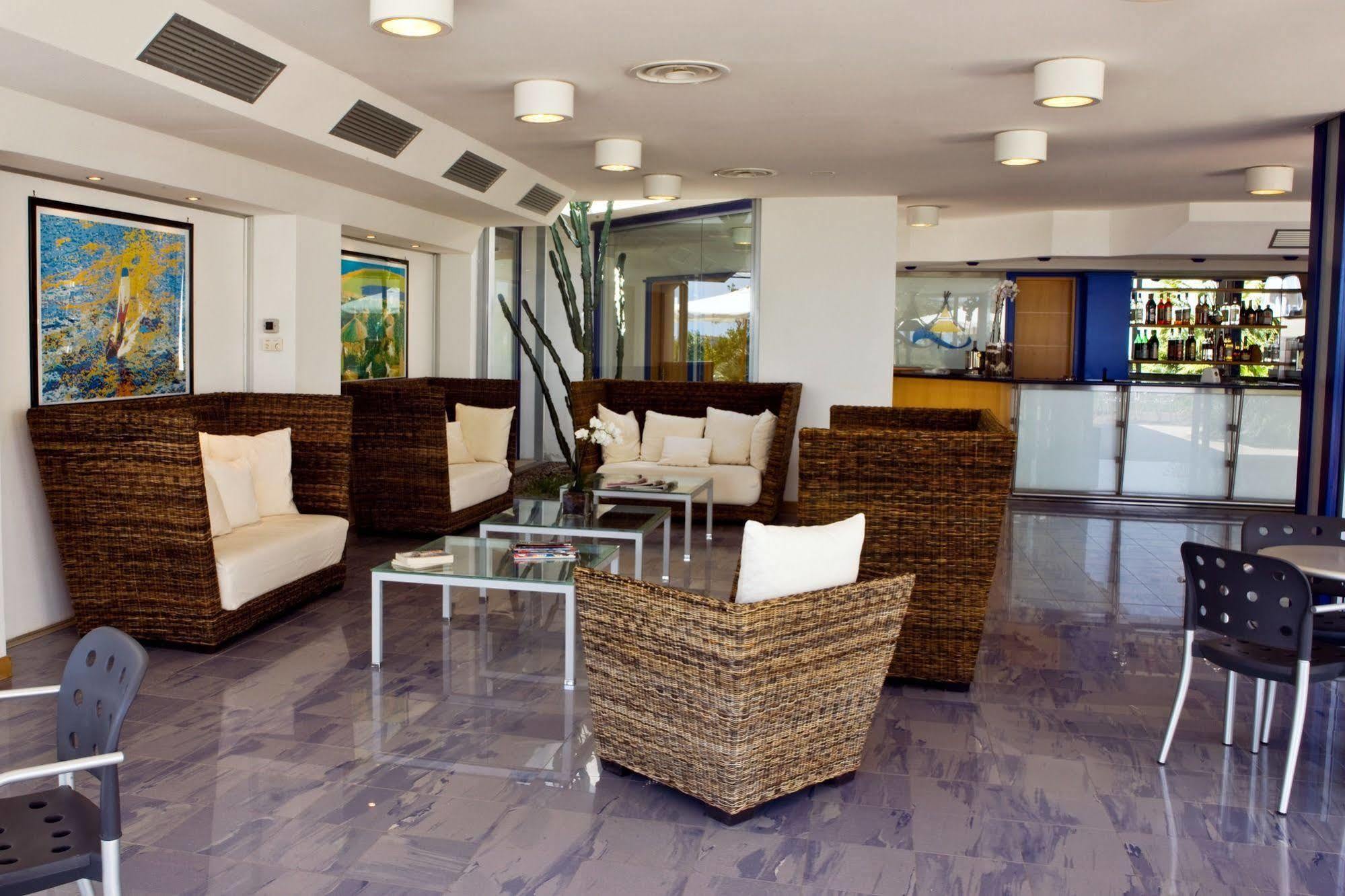 African Beach Hotel-Residence Манфредония Екстериор снимка