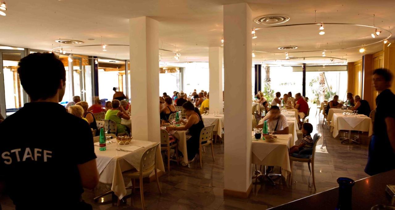 African Beach Hotel-Residence Манфредония Екстериор снимка